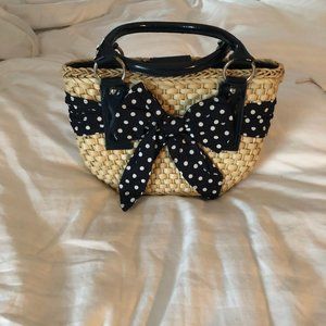 Straw bag w/ navy polka dot fabric bow & trim
